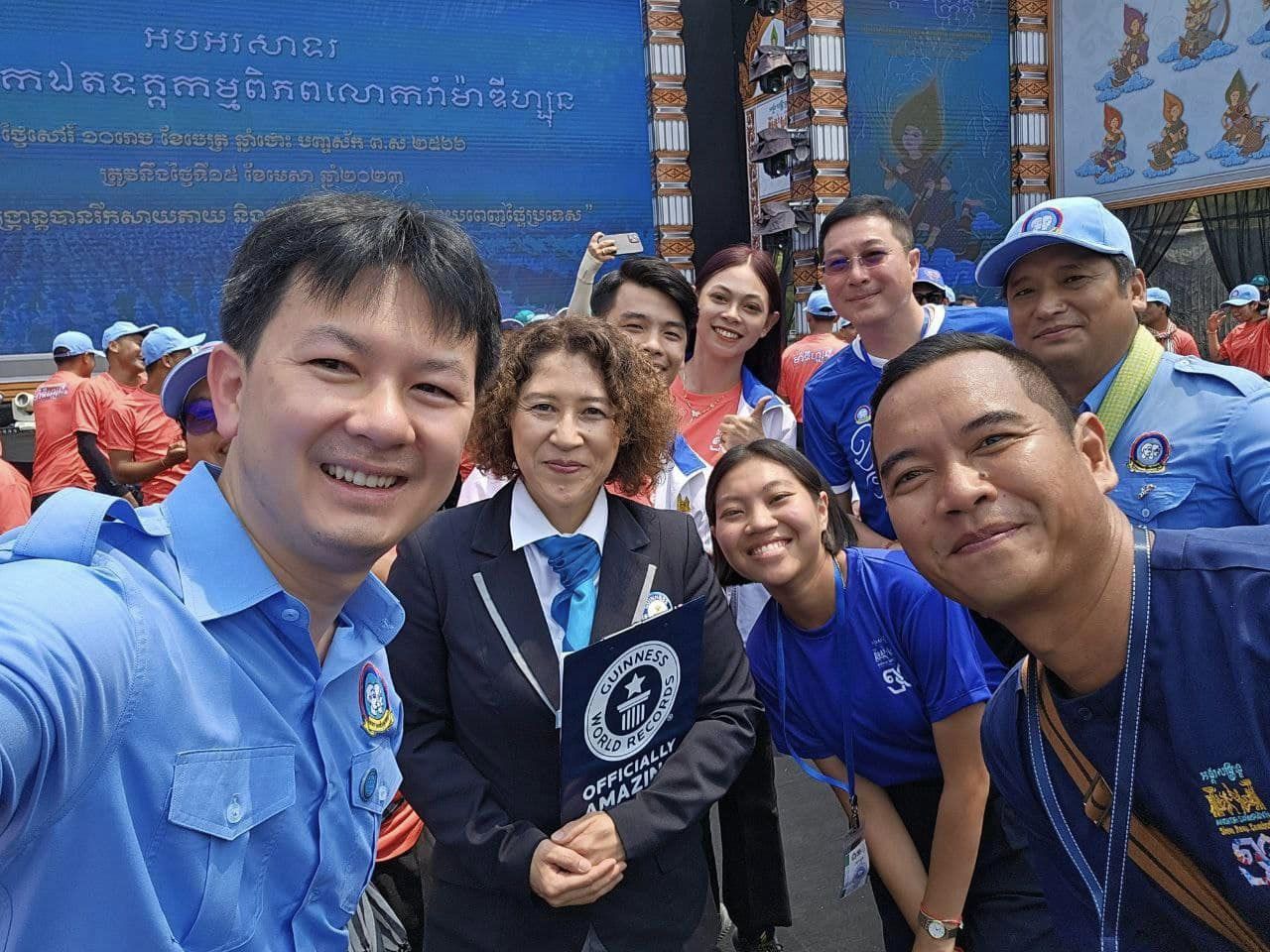 អបអរសាទរ កម្ពុជាបានបំបែកឯតទគ្គកម្មពិភពលោកសារជាថ្មី «រាំម៉ាឌីហ្សុនច្រើនជាងគេ» ដែលមានអ្នកចូលរួមរាំច្រើនជាងគេប្រកបដោយជោគជ័យជាថ្មីម្ដងទៀត ដោយមានចំនួនអ្នកចូលរួមរាំសរុប ៤.៩៩៩នាក់ កាលពីព្រឹកថ្ងៃទី១៥ ខែមេសា ឆ្នាំ២០២៣ ក្នុងព្រឹត្តិការណ៍អង្គរសង្រ្កាន្ដឆ្នាំ២០២៣ នៅទីតាំងព្រះលានជល់ដំរី។