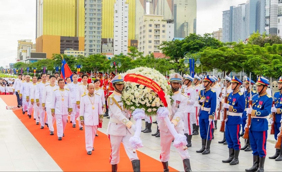 ឯកឧត្តម សុខ ពុទ្ធិវុធ អញ្ជើញចូលរួមពិធីគោរពព្រះវិញ្ញាណក្ខន្ធ ព្រះករុណាព្រះបាទសម្ដេចព្រះនរោត្តម សីហនុ